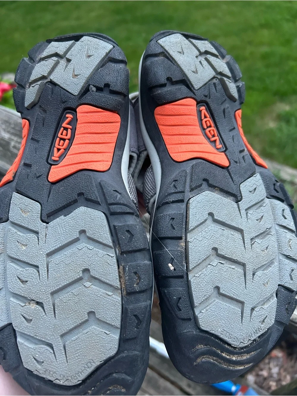 Size 7.5 KEEN MEN'S NEWPORT H2 SANDALS - MAGNET/ NASTURTIUM